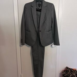 Black and white pant suit blazer size 4 and matching pants size 6